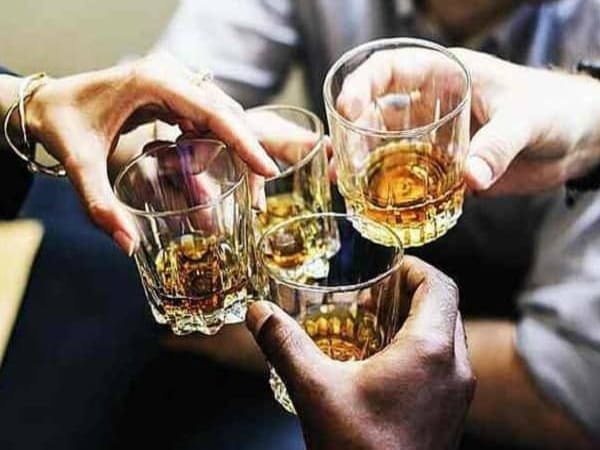 Mơ thấy uống rượu chọn số nào gặp may