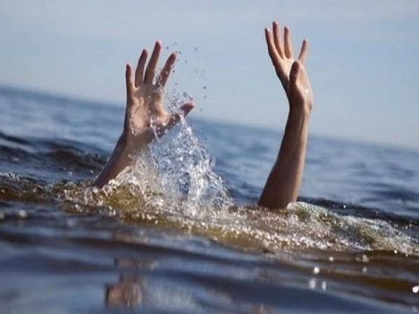 Nằm mộng thấy con trai mình rơi xuống nước