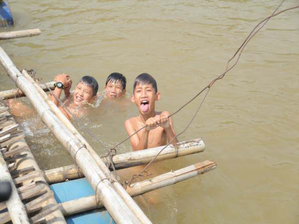 Mơ thấy tắm đánh con gì