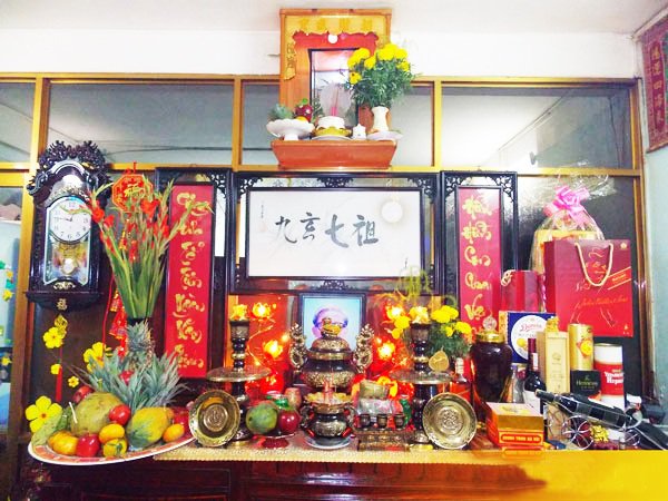 Cách bài trí bàn thờ tổ tiên theo phong thủy thu hút may mắn