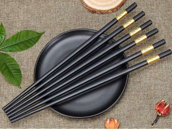 Nằm mơ thấy đôi đũa đánh con gì may mắn