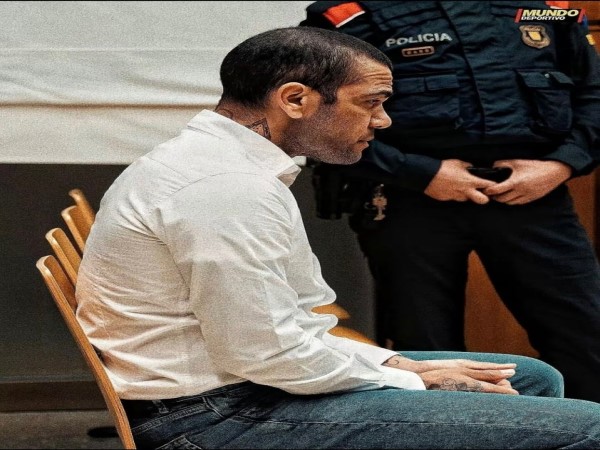 BĐQT 22/2: Daniel Alves bị kết án 4 năm 6 tháng tù