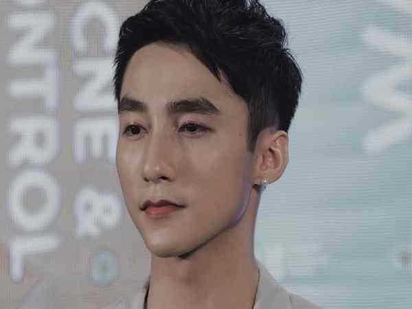 Nam giới miệng cánh én