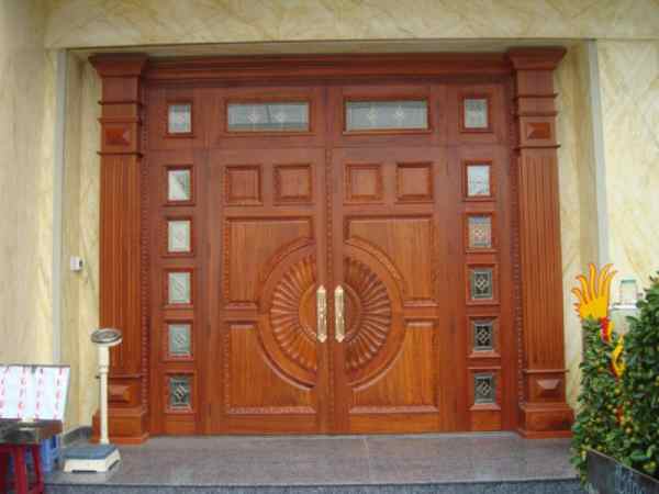 Cửa 2 cánh cân bằng kích thước cửa chính theo phong thủy