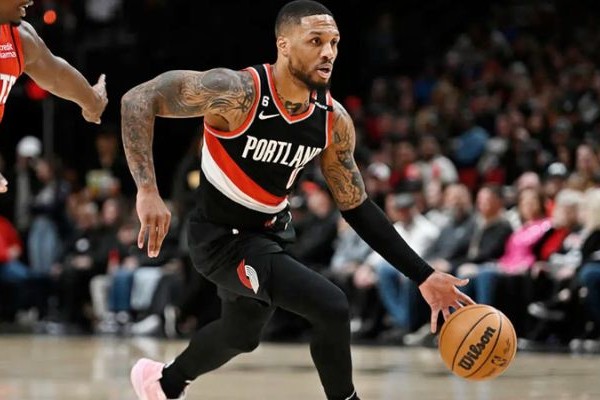 Damian Lillard nổi bật với tầm bắn xa và sự lạnh lùng ở những thời điểm quyết định