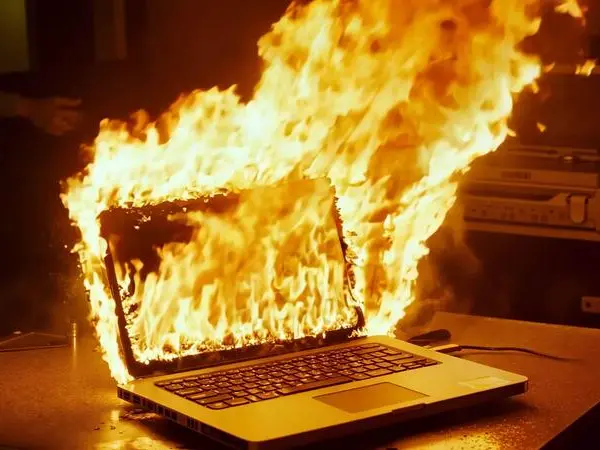 Giải mã chi tiết bí ẩn nằm mơ thấy máy tính là điềm gì?