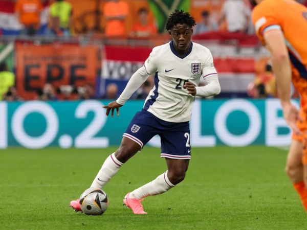 Mainoo thể hiện sự linh hoạt ở tuyến giữa